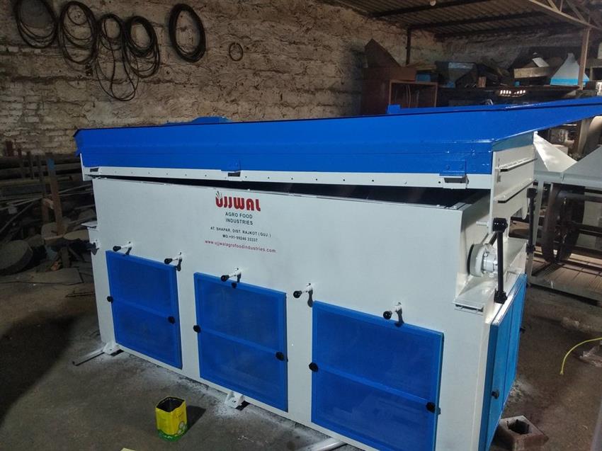 Powder Coated 5 Blower Gravity Separator Machine, UJA06