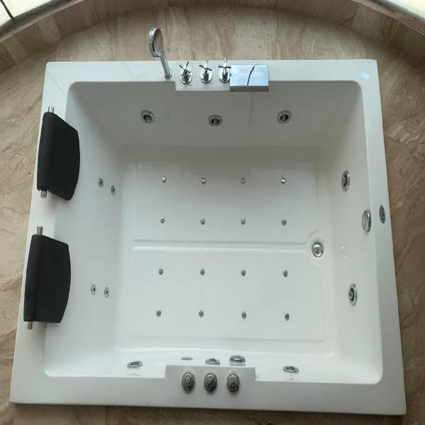 Premium Jacuzzi Bath