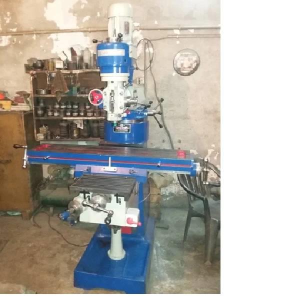 Ram Turret Vertical Mill KVM2