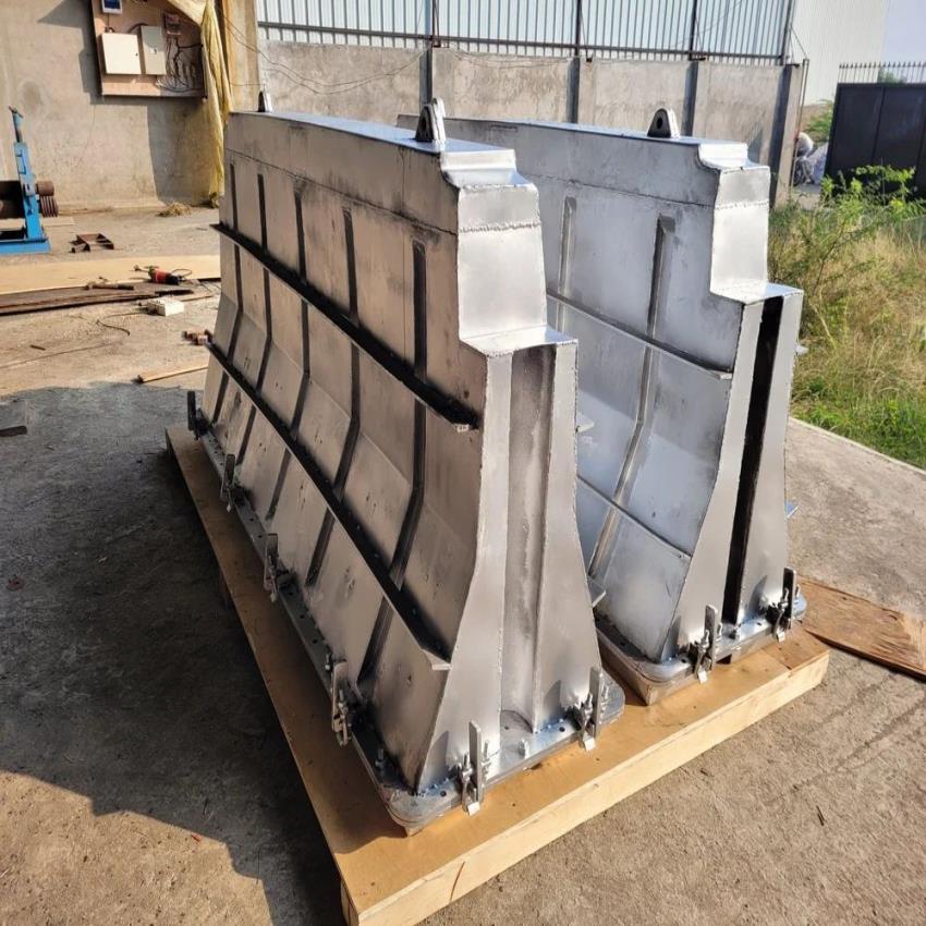Rotomolding Road Barrier Mould