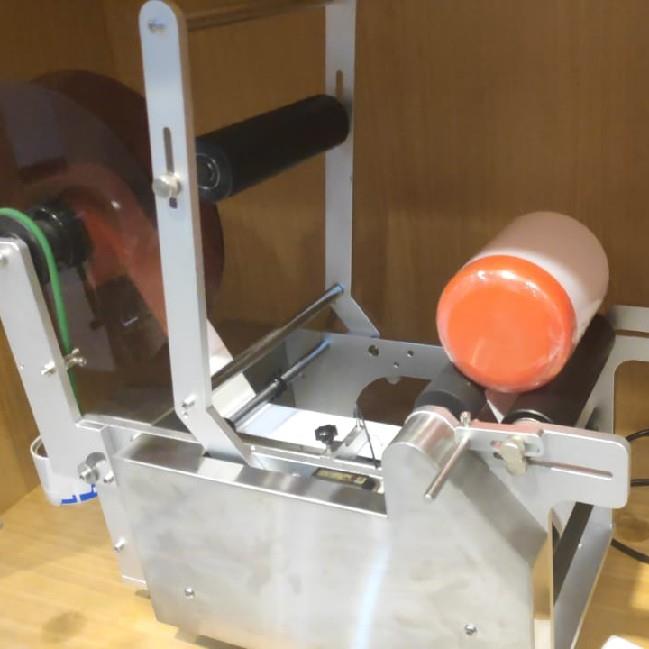 Round Bottle Labeling Device