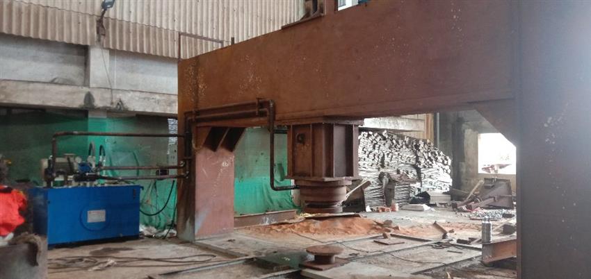 Semi Automatic Dish End Hydraulic Press 700 MT