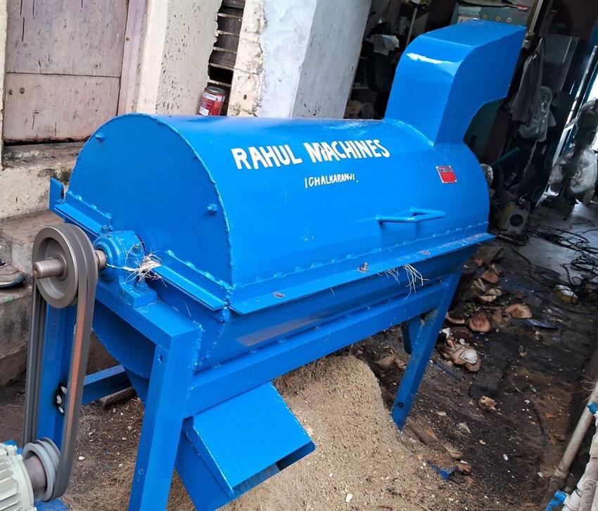 Domestic Semi Automatic Coconut Dehusking Machine