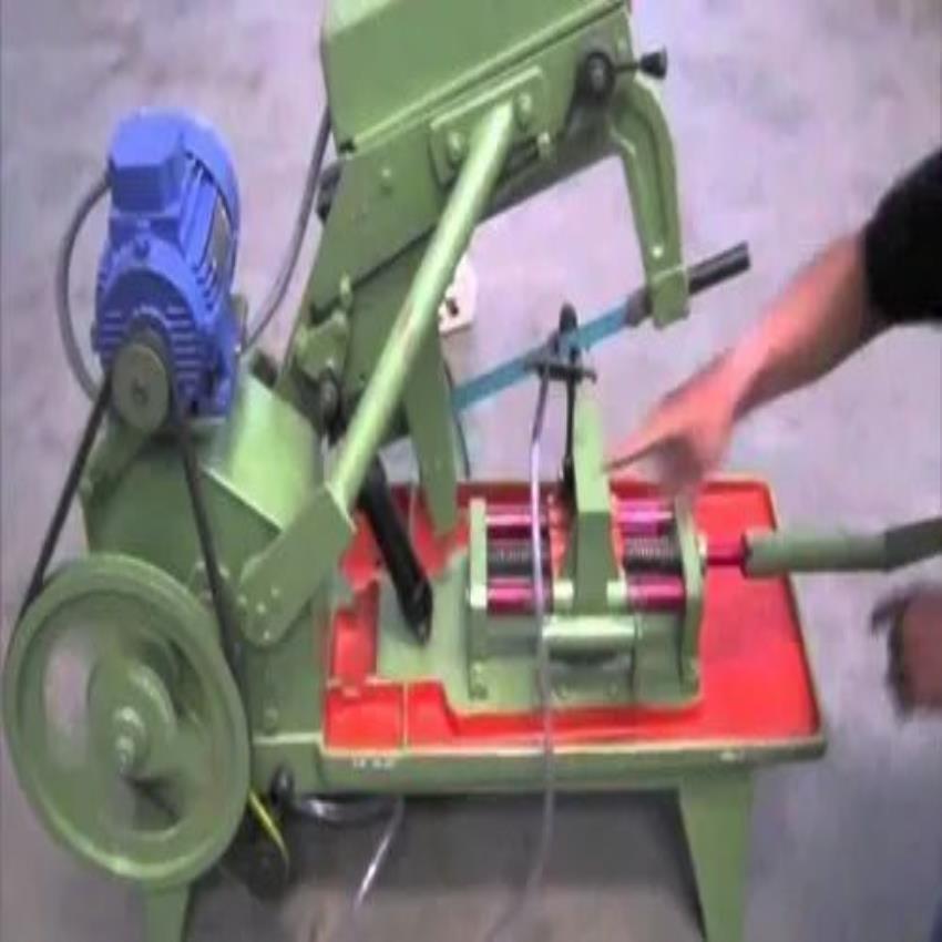 Semi Hydraulic Saw Machine