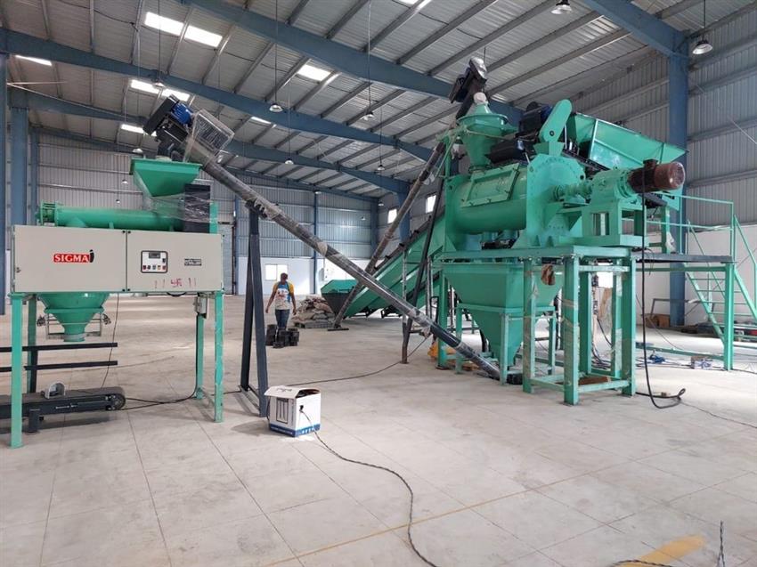 Sigma 1-2 Ton/Day Semi-Automatic Feeding Machine