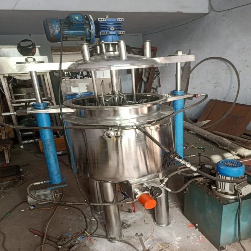 Silver Mild Steel Oil Storage Machine