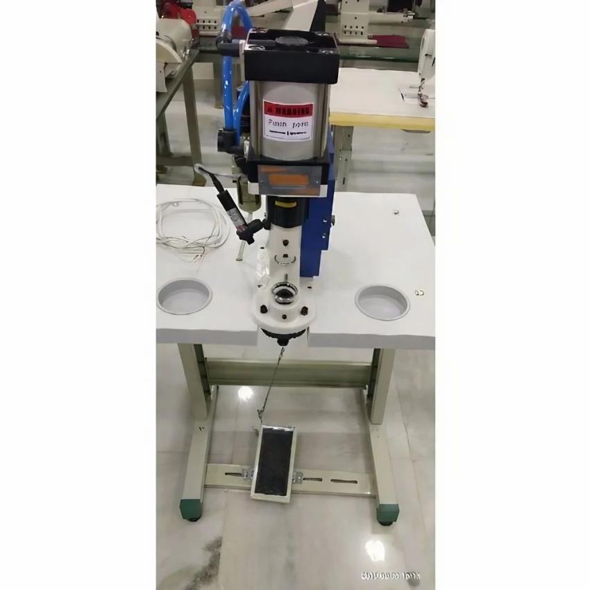 Snap Button Attaching Machine