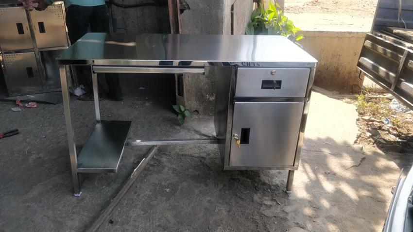 SSS Steel Computer Desk