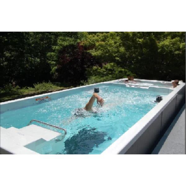 Outdoor Hotel Swimming Pool