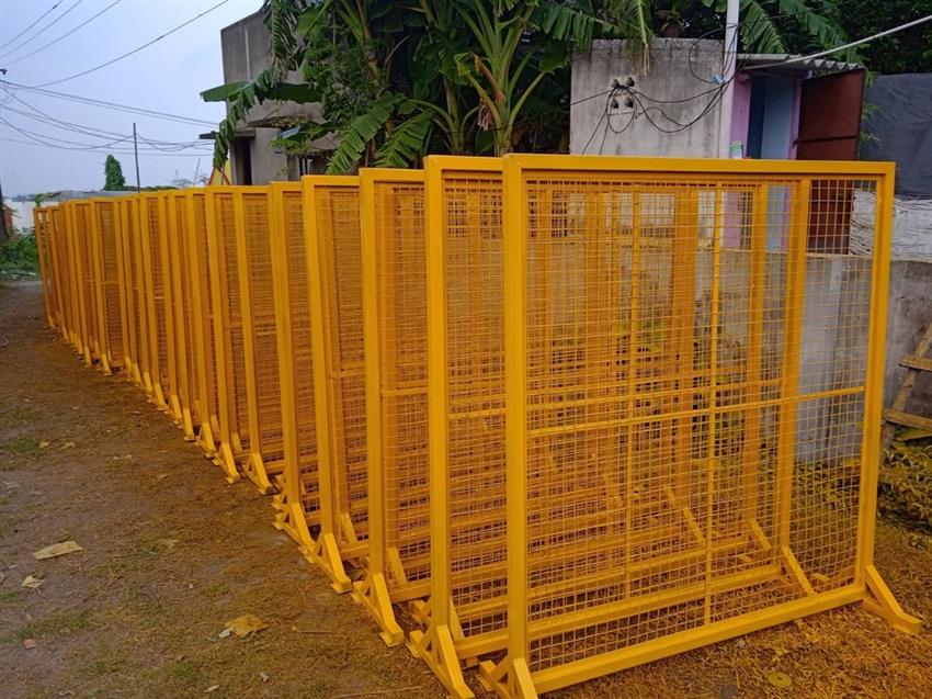 Yellow Weld Mesh Traffic Barrier