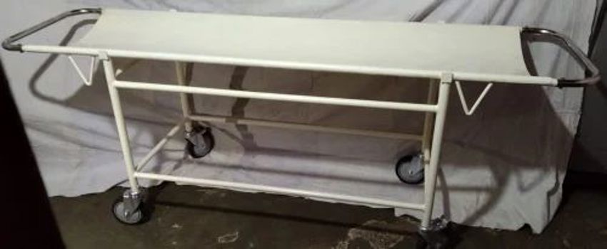 White Mild Steel Hospital Stretcher Equipment