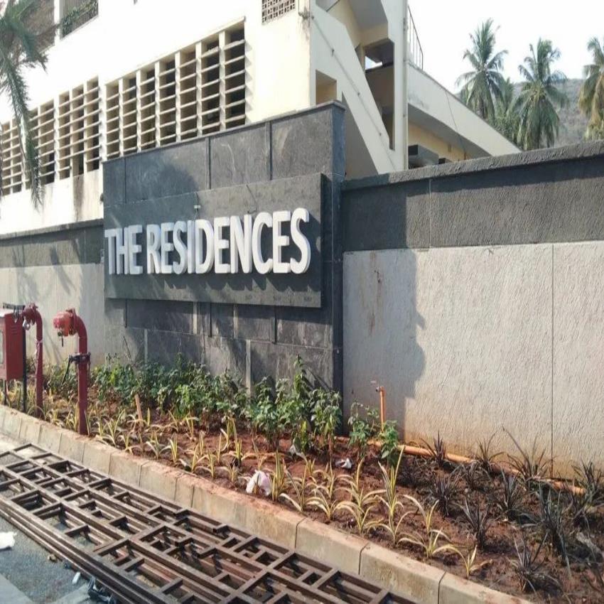 White Stainless Steel LED Commercial Letter Sign