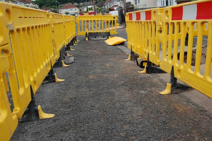 Yellow Mild Steel Safety Barricade Equipment
