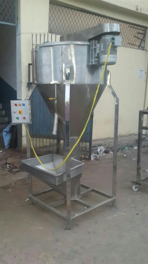 Silver Ss Vertical Screw Conveyor, 200 Kg