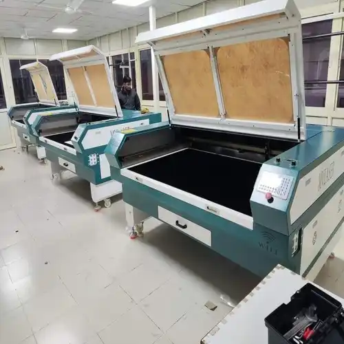 80-150W CO2 Fabric Mask Laser Cutting Machine, 3.5KW Capacity