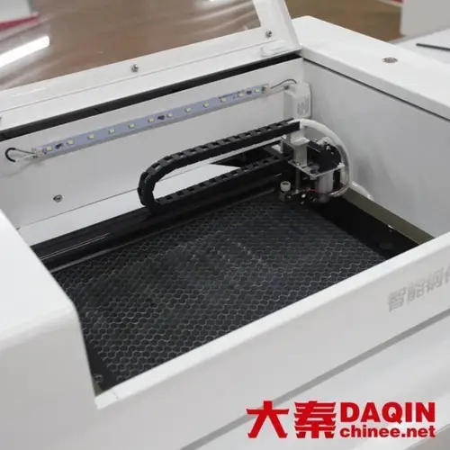Daqin Industrial Smart Glass Screen Cut Machine
