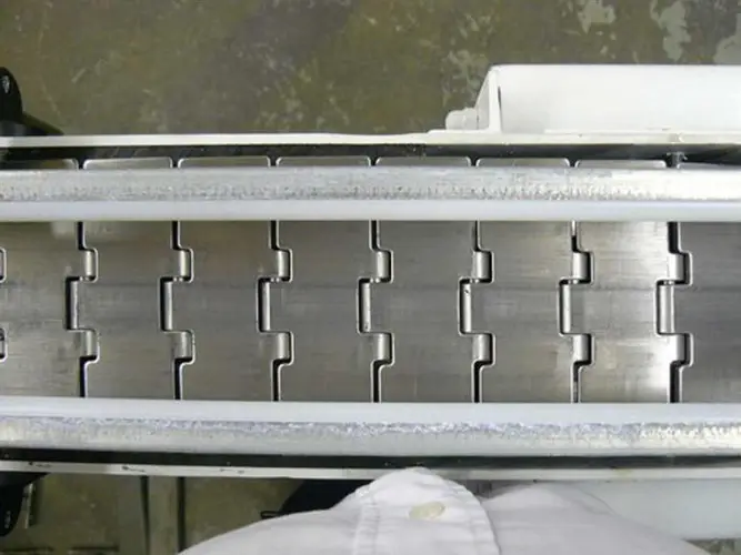 Flat SS Pet Bottle Conveyor, 100-150 kg/ft Capacity