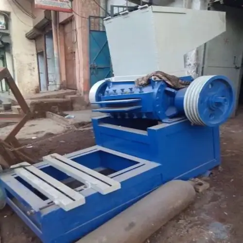 Plastic Sheet Cutting Device