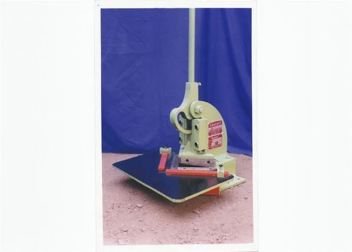 Semi Automatic Corner Cutting Machine