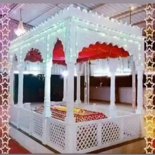 White Marble Dargah Shrine, Design: Carving