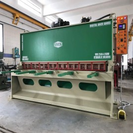VIVEK Hydraulic Sheet Cutting Machine